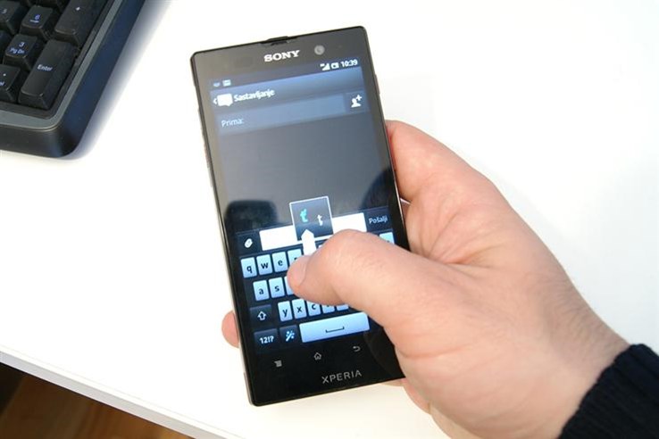 Sony Xperia Ion (15).jpg